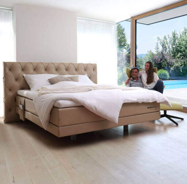 Oblazinjena vzglavna stranica Lucca Oblazinjena vzglavna stranica BoxSpring postelje - Spalni center Maremico