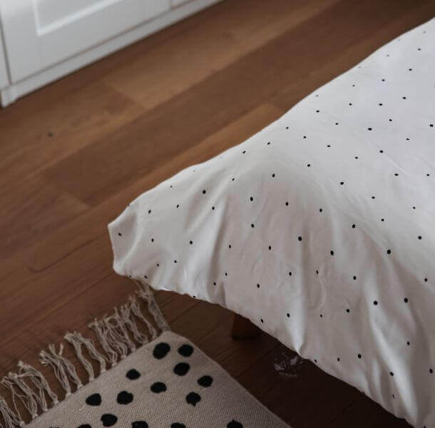 Bombažna posteljnina - črne pikice (različne dimenzije) bombažna posteljnina črne pikice - ooh noo - maremico.si