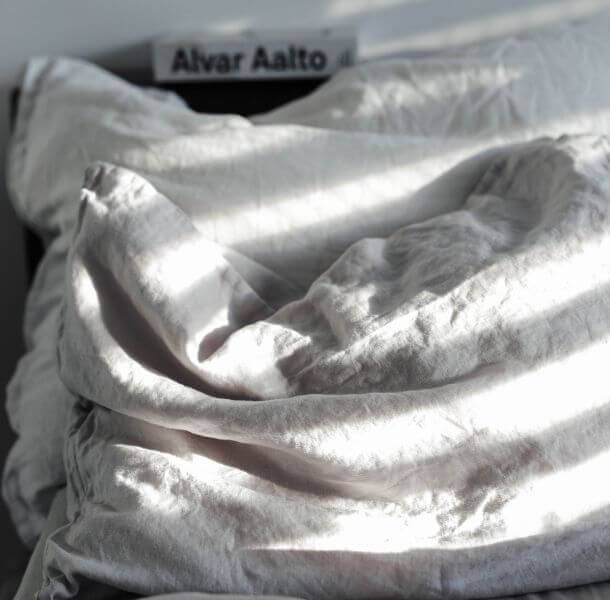 lanena posteljnina svetlo siva