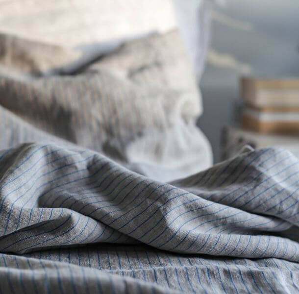 lanena prevleka in lanena posteljnina sivo modra