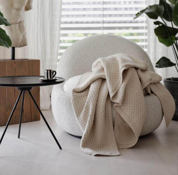 dekorativna odeja za posteljo