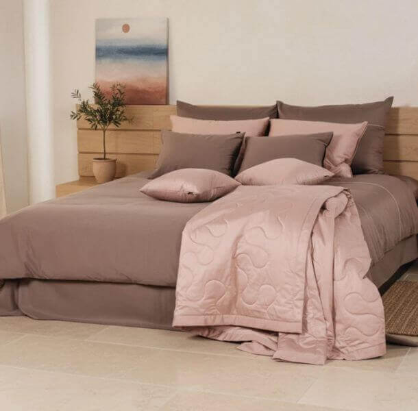 posteljnina basic temno rjava