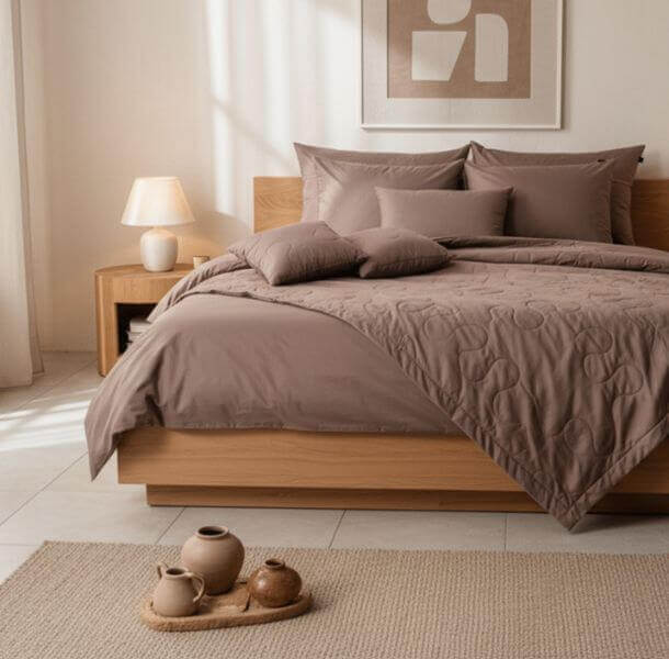 posteljnina basic temno rjava