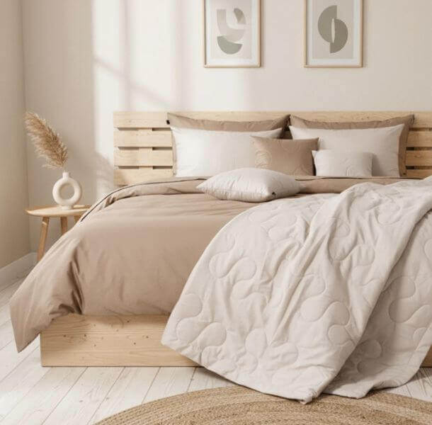 posteljnina basic zlato rjava