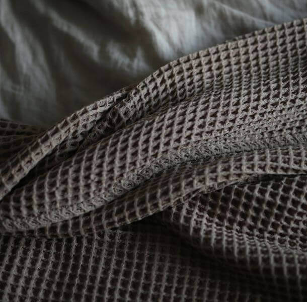 Pregrinjalo za posteljo Waffle Mocha - slika 3